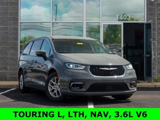 Used 2023 Chrysler Pacifica Touring-L image 1