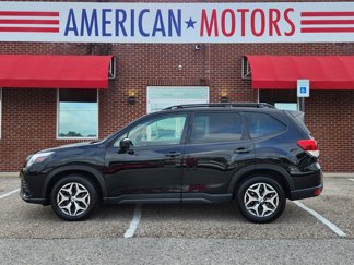 Used 2023 Subaru Forester Premium image 1