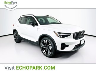 Used 2025 Volvo XC40 B5 Plus image 1
