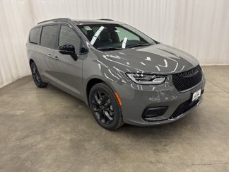 New 2025 Chrysler Pacifica Limited image 1