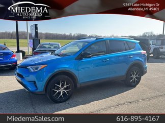 Used 2017 Toyota RAV4 SE image 1