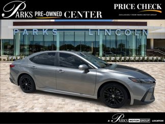Used 2025 Toyota Camry SE image 1