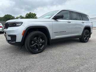 Used 2023 Jeep Grand Cherokee L Laredo image 1