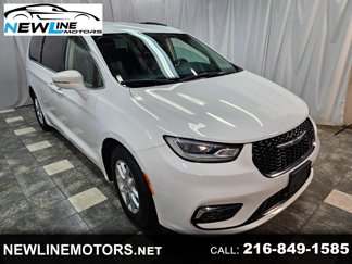 Used 2022 Chrysler Pacifica Touring-L image 1