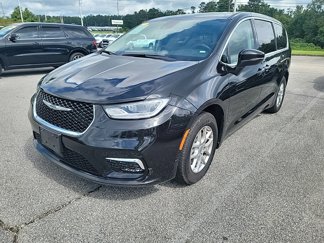 Used 2023 Chrysler Pacifica Touring-L image 1