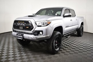 Used 2016 Toyota Tacoma TRD Sport image 1