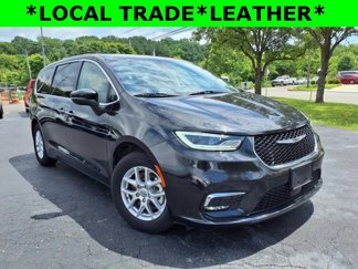 Used 2023 Chrysler Pacifica Touring-L image 1