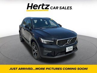 Used 2024 Volvo XC40 B5 Core image 1