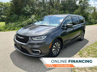 Used 2023 Chrysler Pacifica Touring-L image 1