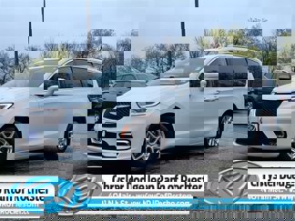 Used 2021 Chrysler Pacifica Touring-L image 1