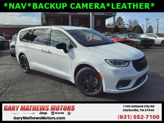 New 2024 Chrysler Pacifica Select w/ Uconnect Theater Family Group image 1