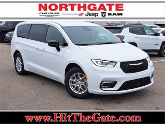 New 2026 Chrysler Pacifica Select image 1