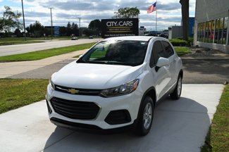 Used 2022 Chevrolet Trax LS w/ Tint and Cruise Package image 1