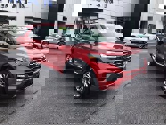 Certified 2022 Ford Explorer XLT w/ Equipment Group 202A image 1