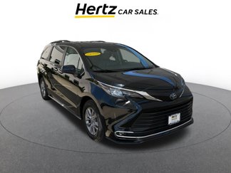Used 2024 Toyota Sienna XLE image 1
