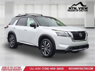 New 2025 Nissan Pathfinder Platinum image 1