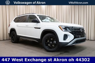 New 2025 Volkswagen Atlas Peak Edition SE image 1