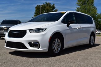 Used 2024 Chrysler Pacifica Touring image 1