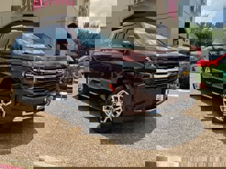 Used 2023 Chevrolet Suburban LT image 1