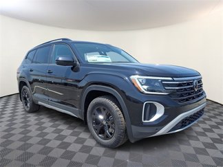 New 2025 Volkswagen Atlas Peak Edition SE image 1