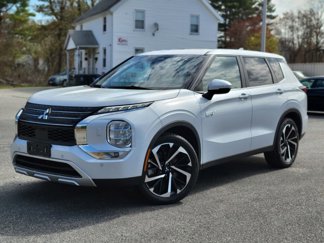 Used 2023 Mitsubishi Outlander SE image 1