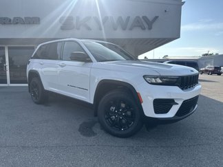 New 2025 Jeep Grand Cherokee Altitude image 1