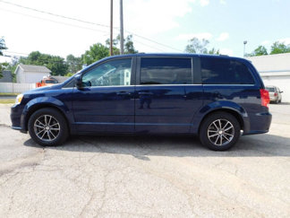 Used 2017 Dodge Grand Caravan SXT image 1