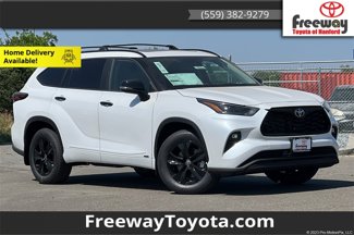 New 2025 Toyota Highlander XLE image 1