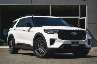 Used 2025 Ford Explorer ST image 1