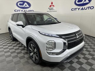 New 2025 Mitsubishi Outlander SE image 1
