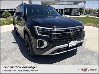 New 2025 Volkswagen Atlas Peak Edition SE image 1