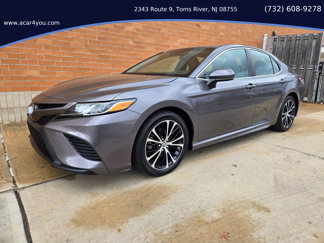 Used 2020 Toyota Camry SE image 1