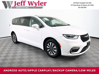 Used 2022 Chrysler Pacifica Touring-L w/ Uconnect Theater Family Group image 1