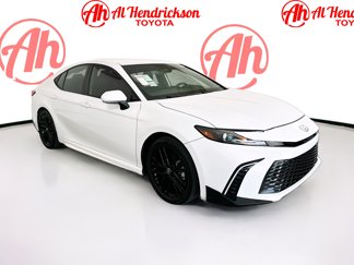 Used 2025 Toyota Camry SE image 1