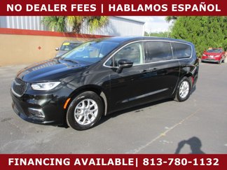 Used 2023 Chrysler Pacifica Touring-L image 1