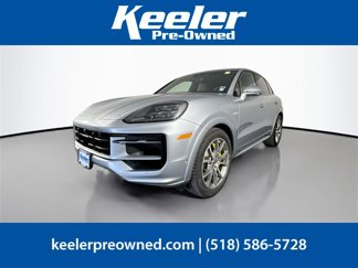 Used 2024 Porsche Cayenne image 1