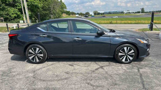 Used 2022 Nissan Altima 2.5 SV image 1