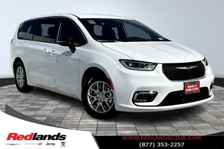 New 2026 Chrysler Pacifica Select image 1