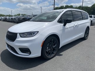New 2024 Chrysler Pacifica Limited w/ S Appearance Package image 1