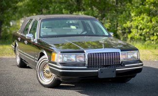 Used 1994 Lincoln Town Car Signature image 1