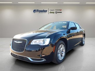 Used 2023 Chrysler 300 Touring w/ Safetytec Plus Group image 1