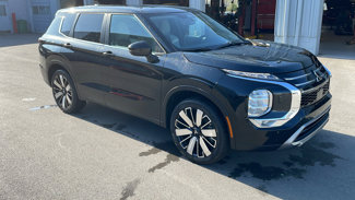 New 2025 Mitsubishi Outlander SE image 1