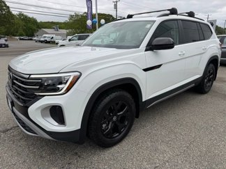 New 2025 Volkswagen Atlas Peak Edition SE image 1