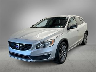 Used 2017 Volvo V60 T5 Cross Country w/ Convenience Package image 1