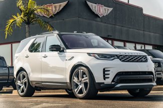 Used 2023 Land Rover Discovery Metropolitan Edition image 1