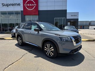 New 2025 Nissan Pathfinder Platinum image 1