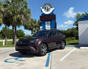 Used 2017 Toyota RAV4 LE image 1