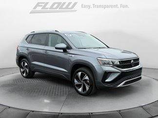 Certified 2024 Volkswagen Taos SE image 1
