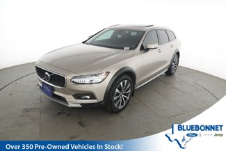 Used 2023 Volvo V90 B6 Cross Country Plus image 1