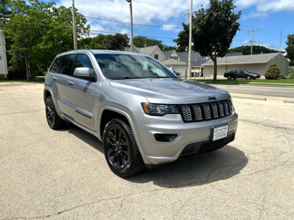 Used 2020 Jeep Grand Cherokee Altitude image 1